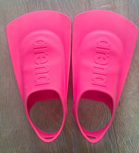 Arena schwimmflossen kurz pink - schwimmflossen,
