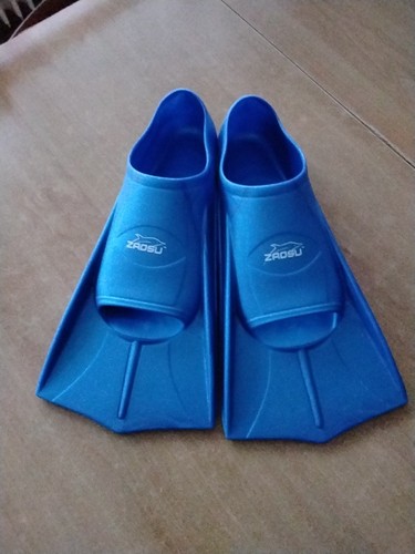 Schwimmflossen schwimmen - schwimmflossen,
